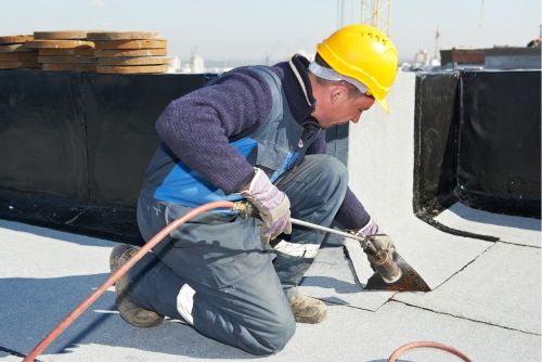 Dealing With Debris On Flat Roofs